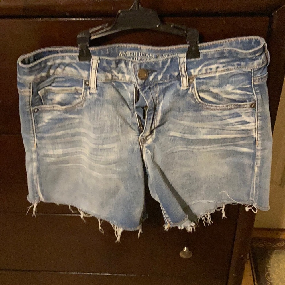 Women’s American Eagle shorts size 14 stretchy in excellent shape!